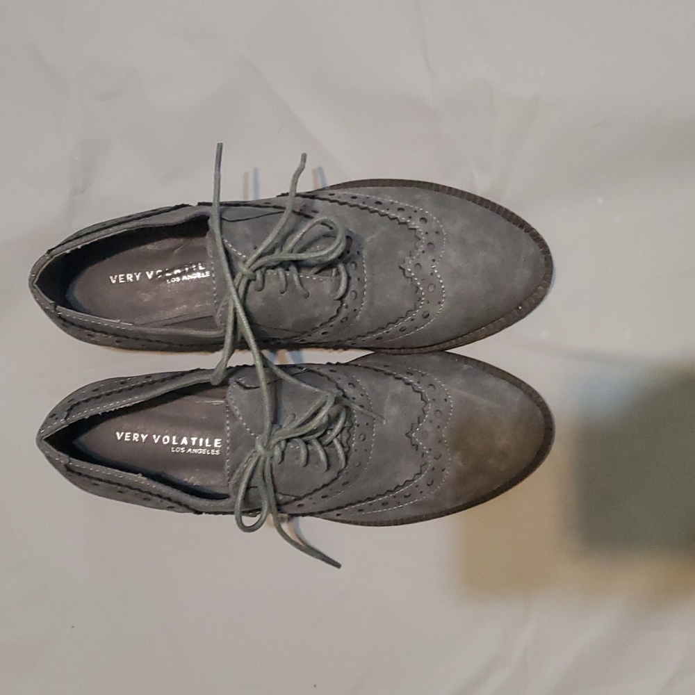 Gray dress shoes